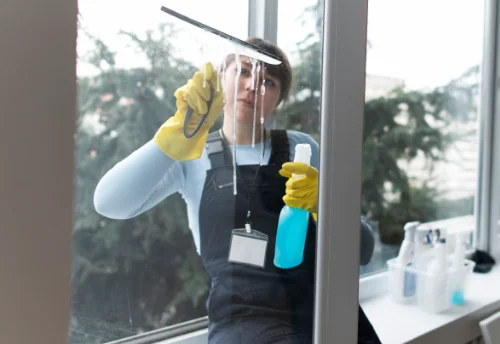 Nettoyage de vitres intérieures et extérieures à Laroquebrou
